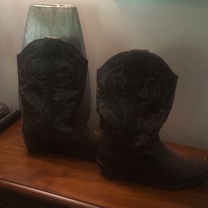 Women’s cowgirl boots👢